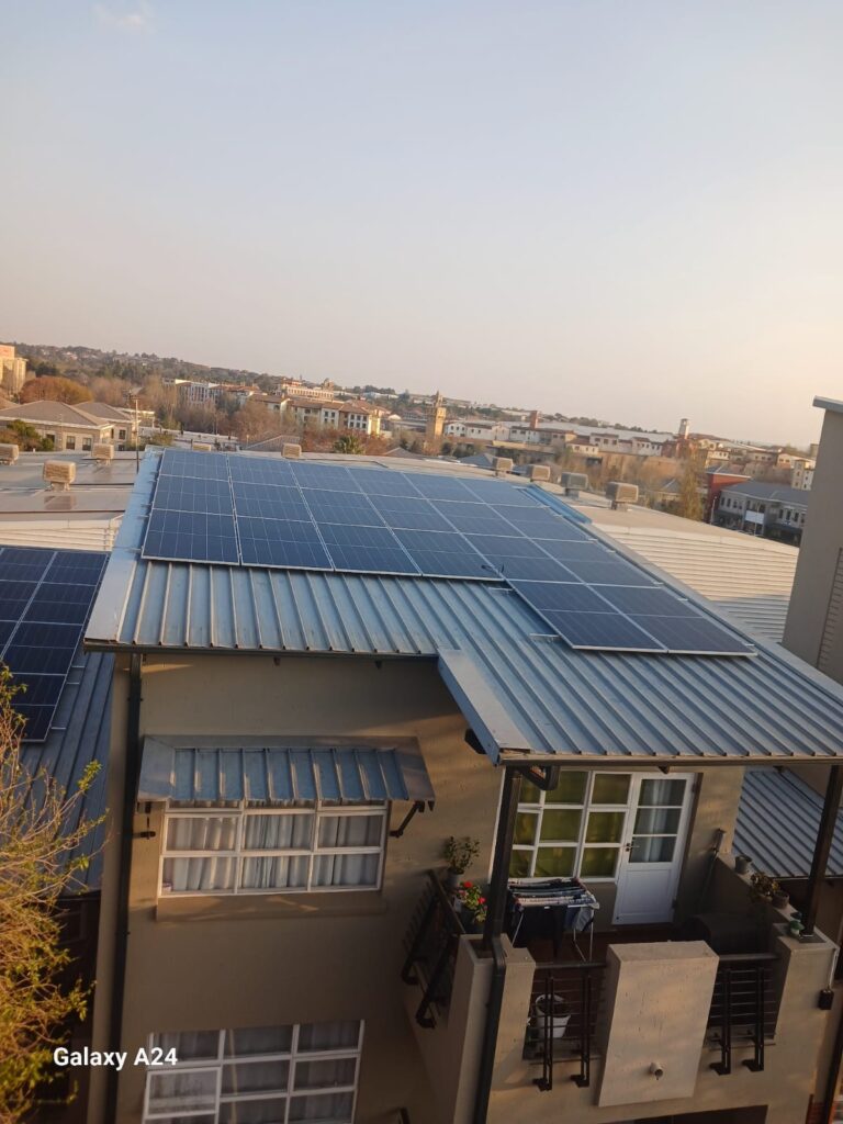 RealVibe Hybrid Solar